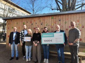 1.000 Euro und ein Holzroboter für die MINT Arbeit der Kita Europaviertel