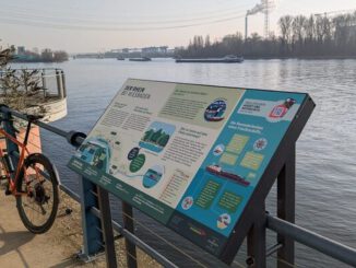 Neun Infotafeln an Wiesbadener Ufern mit interaktiven Inhalten aufgestellt