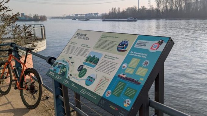 Neun Infotafeln an Wiesbadener Ufern mit interaktiven Inhalten aufgestellt