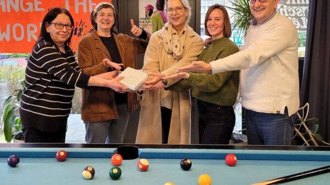 Stadtteilfest in Schelmengraben übergibt 1.752 Euro an Kinder und Jugendtelefon Wiesbaden Stadtteilfest in Schelmengraben übergibt 1.752 Euro an Kinder und Jugendtelefon Wiesbaden