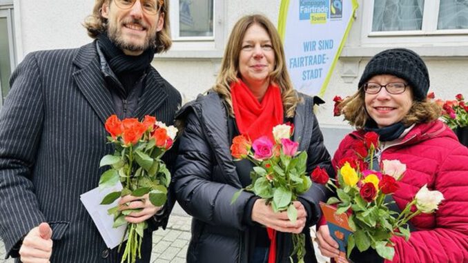 Valentinsaktion in Wiesbaden: Fairtrade Rosen als Zeichen für verantwortlichen Handel Valentinsaktion in Wiesbaden: Fairtrade Rosen als Zeichen für verantwortlichen Handel