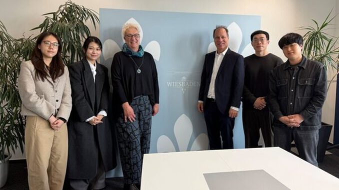 Wiesbaden präsentiert integriertes Modell zur sozialen Wohnraumversorgung beim Besuch aus Südkorea